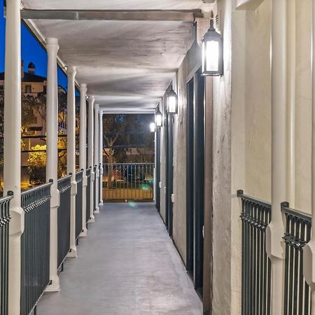 Casa Jardin - Boutique Suites In Downtown サンタバーバラ エクステリア 写真